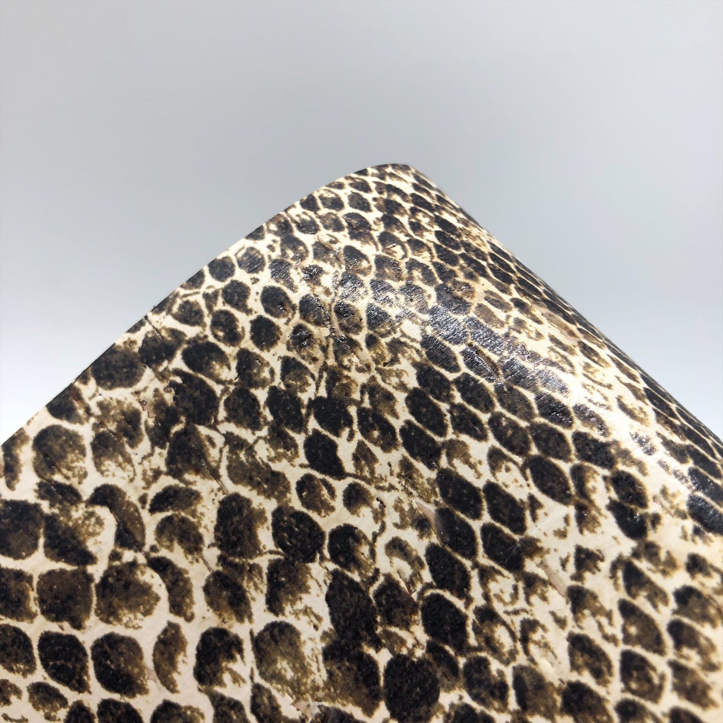 Allover Boa on White Cork